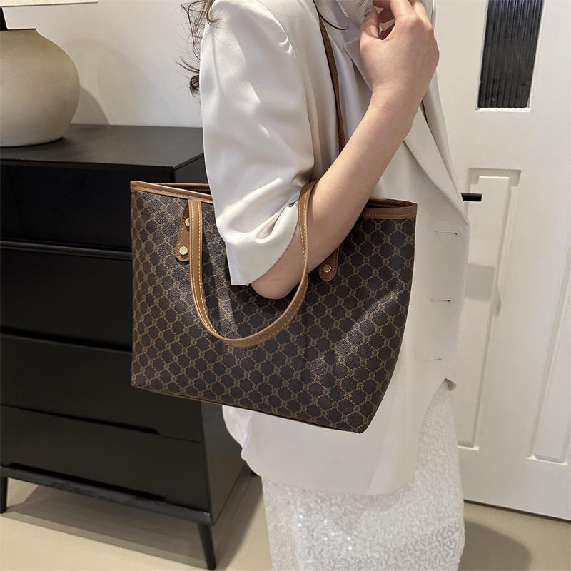 Retro Spring Large Bag Women New Style Trendy Beautiful Korean Version Womens Bag Shoulder Bag Commuting Large Capacity – Hand Bag and Shoulder Bag price