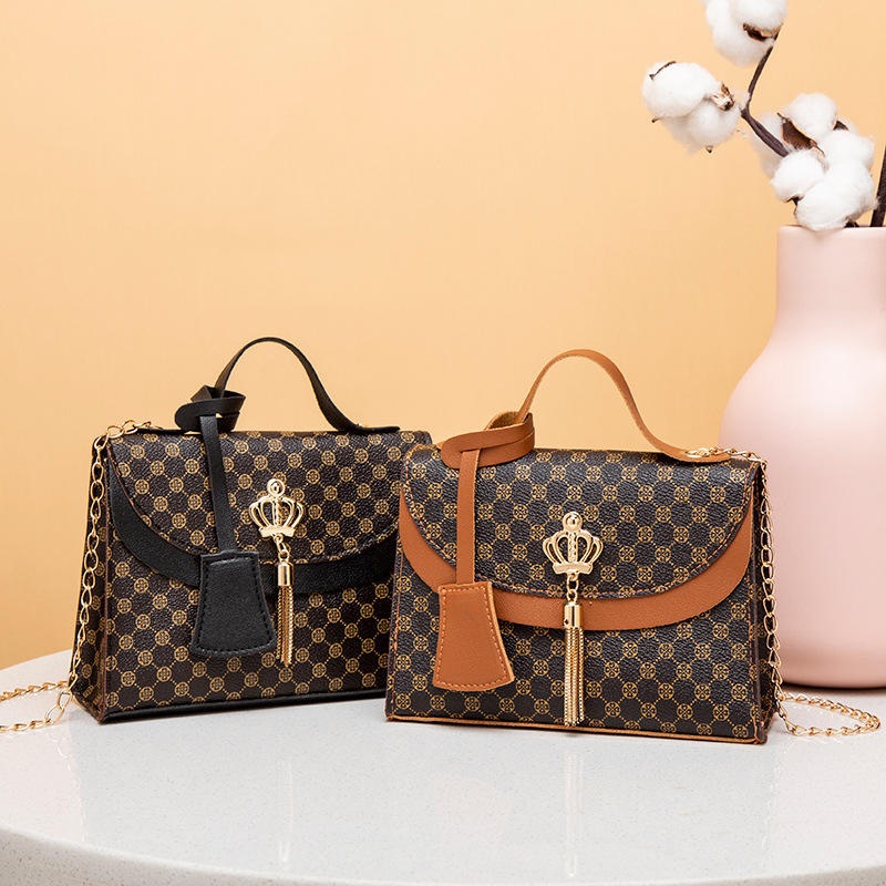2025 Hot Selling Small Square Korean Style Handbags for Girls Alloy Ornament Commerce Travel Bags with Zipper Closure – Hand Wallets and Hand Wallet price